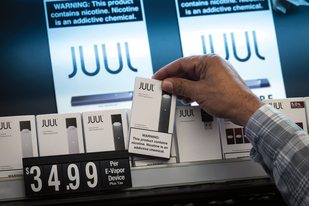 An employee picks up a Juul Labs Inc. device kit for a customer at a store in San Francisco, California, on June 26, 2019. (Bloomberg&mdash;Bloomberg via Getty Images)