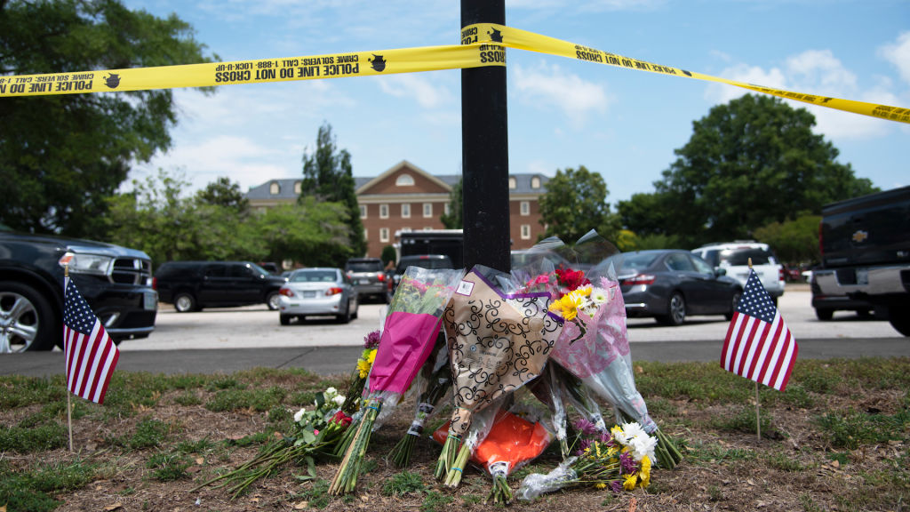 People from the community pay their respects to the victims of a deadly shooting at a Virginia Beach public works building, which claimed the lives of 12 people in Virginia Beach, Virginia on June 01, 2019. (Marvin Joseph—The Washington Post/Getty Images)