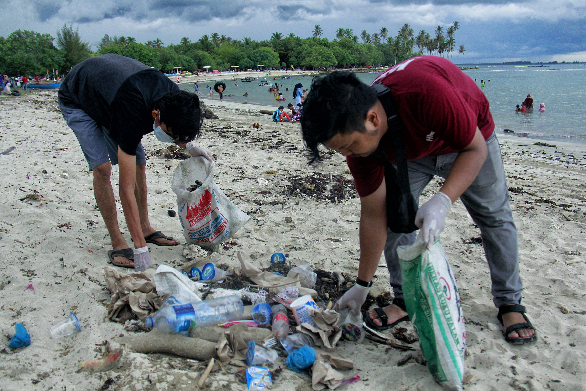 Students cleanup in Meulaboh, Indonesia - 18 Aug 2019