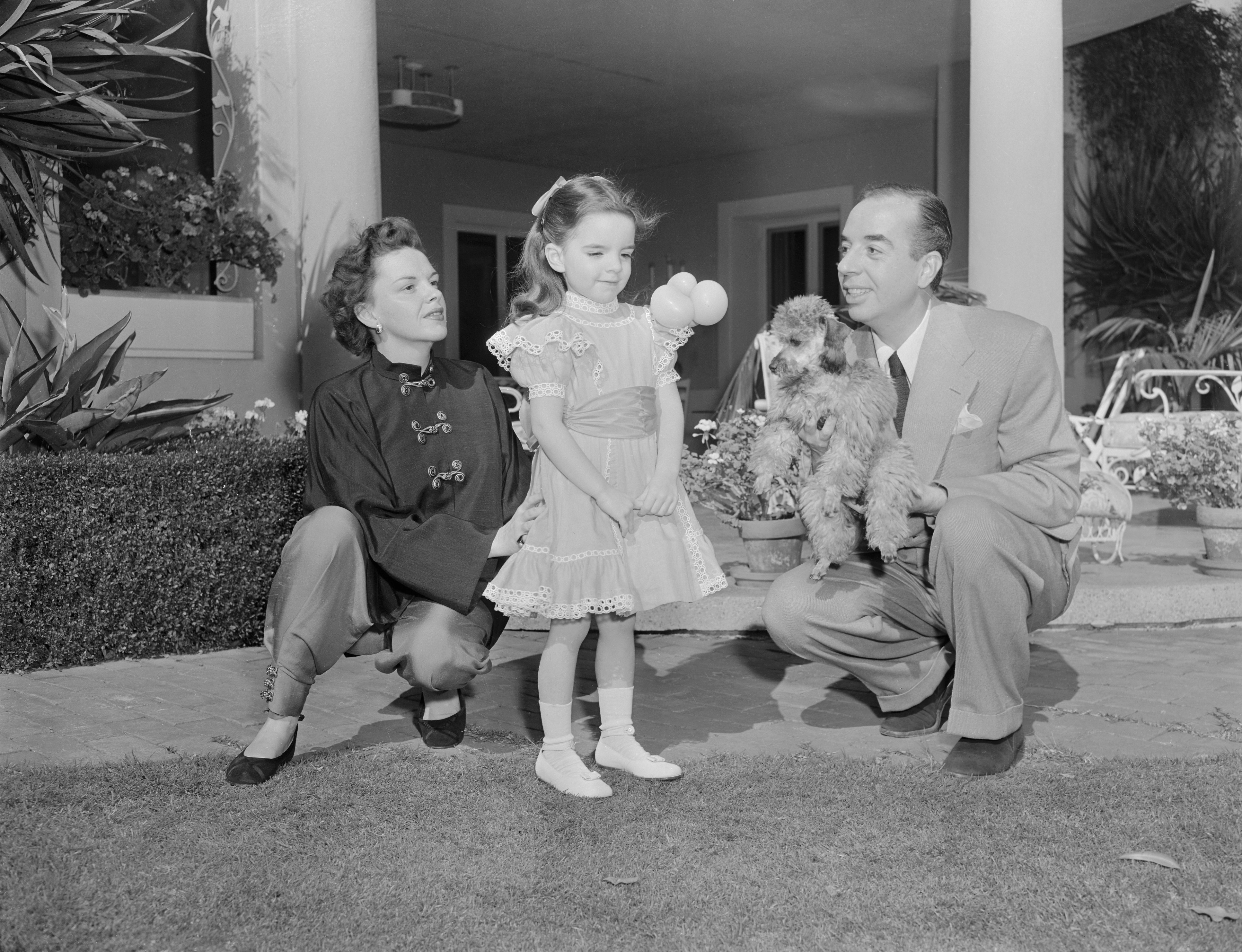 Judy Garland with her husband, director Vincente Minnelli, and their daughter Liza Minnelli. (Bettmann—Bettmann Archive)