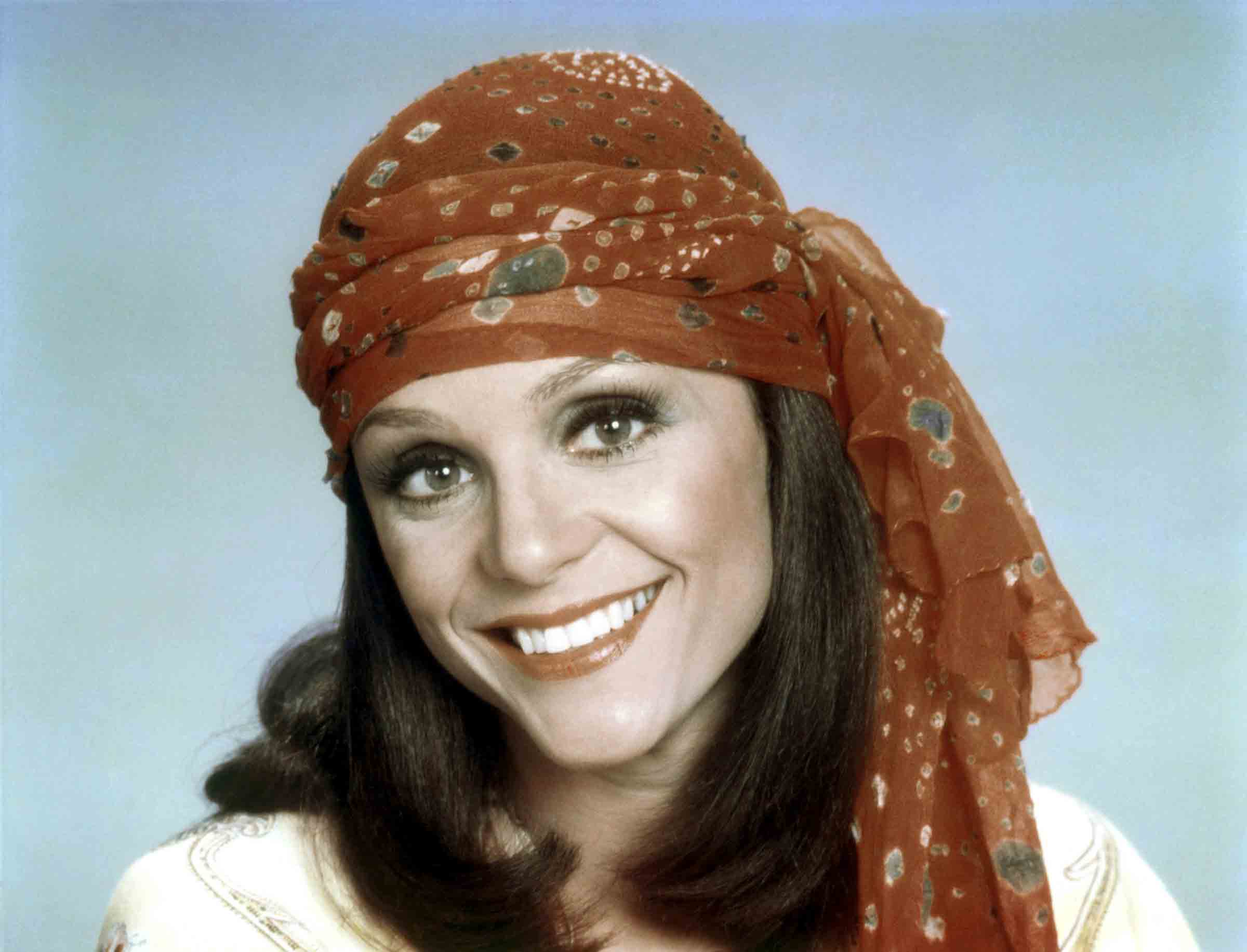 Harper’s Rhoda headscarf—seen here in a mid-1970s publicity still from the show—became her signature look (Everett)