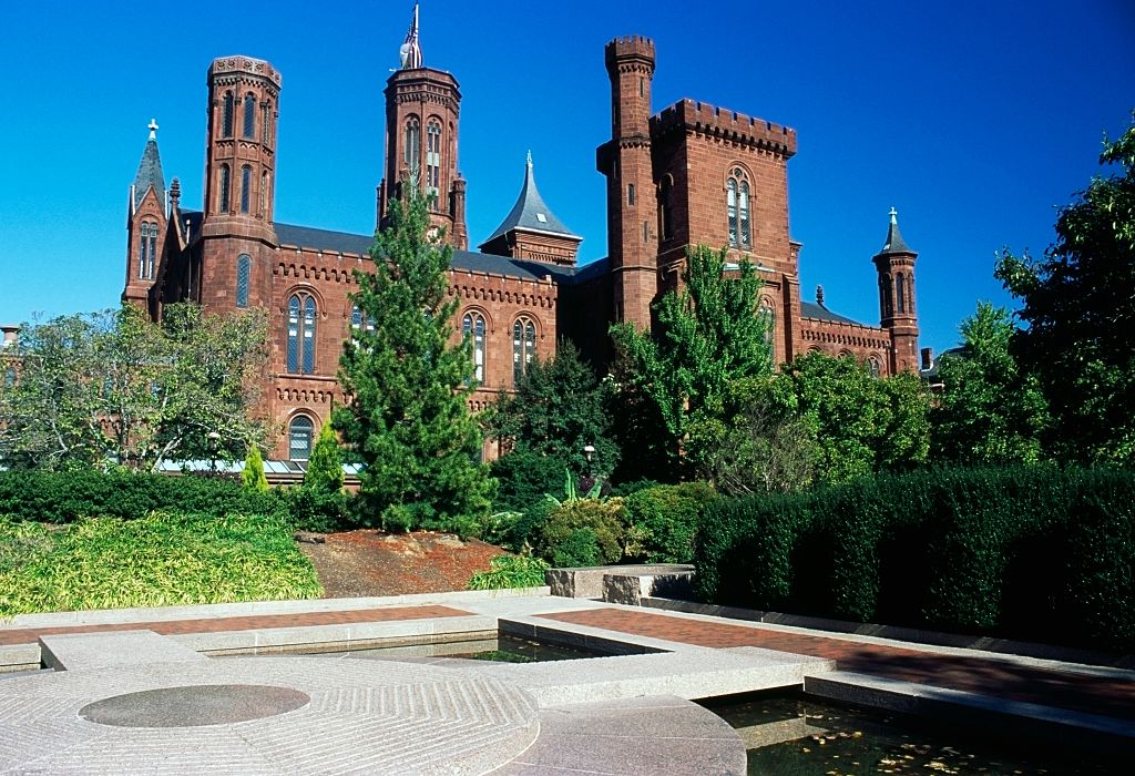 The Smithsonian Institution Building (The Castle), in Washington D.C. (DeAgostini—Getty Images)