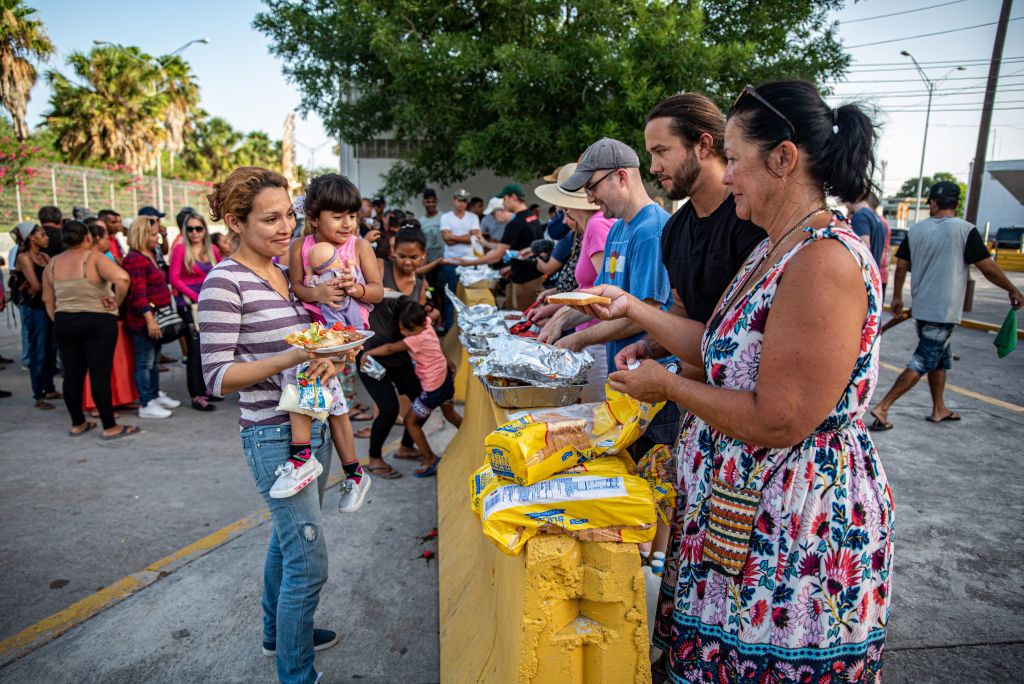 Volunteers hand out food to migrants near the Mexican border in Matamoros, Tamaulipas on June 29, 2019. (Sergio Flores—AFP/Getty Images)