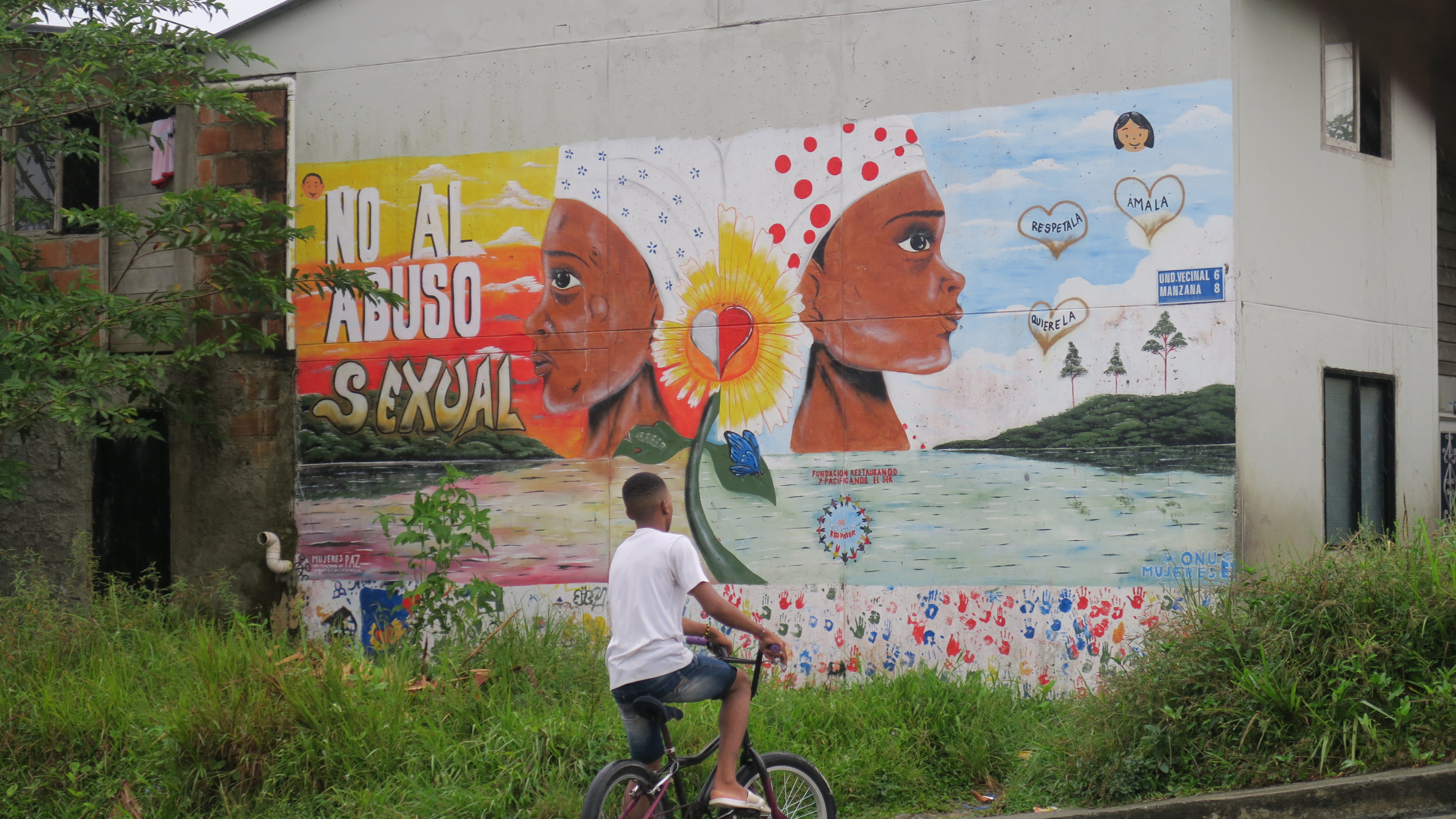 A mural against sexual violence in Buenaventura, Colombia. Local human rights defenders say paramilitaries use sexual violence and femicide as systematic tools to control their territories. (Duncan Tucker/Amnesty International)
