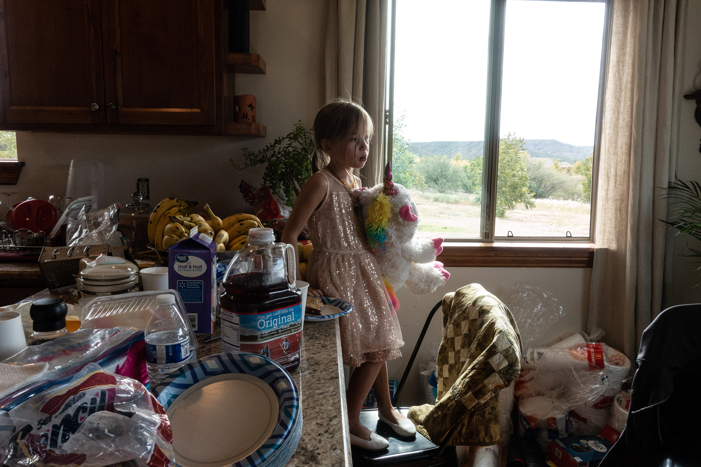 Amaryllis Miller, 5, one of Rhonita Miller’s daughters, plays with a stuffed unicorn at the house. (César Rodríguez—El País)