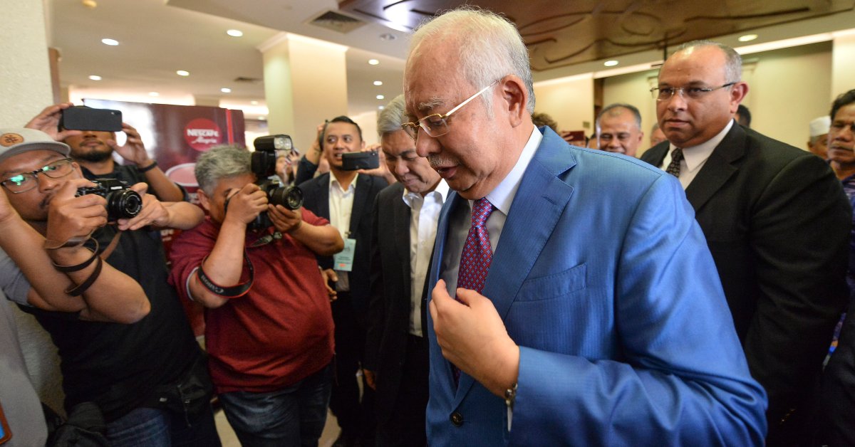 Экс-премьер-министр Малайзии открывает свою защиту на судебном процессе по коррупции в 1 МБ thumbnail