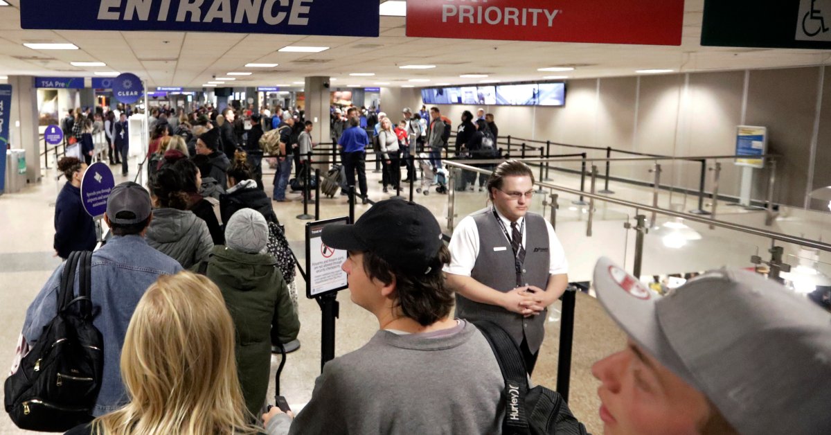 Министерство национальной безопасности может потребовать фотографирования граждан США в аэропортах thumbnail
