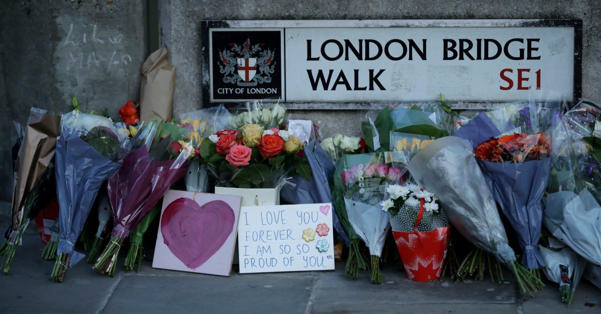 Выявлен лондонский человек, использовавший бивень нарвала для покорения экстремистов thumbnail
