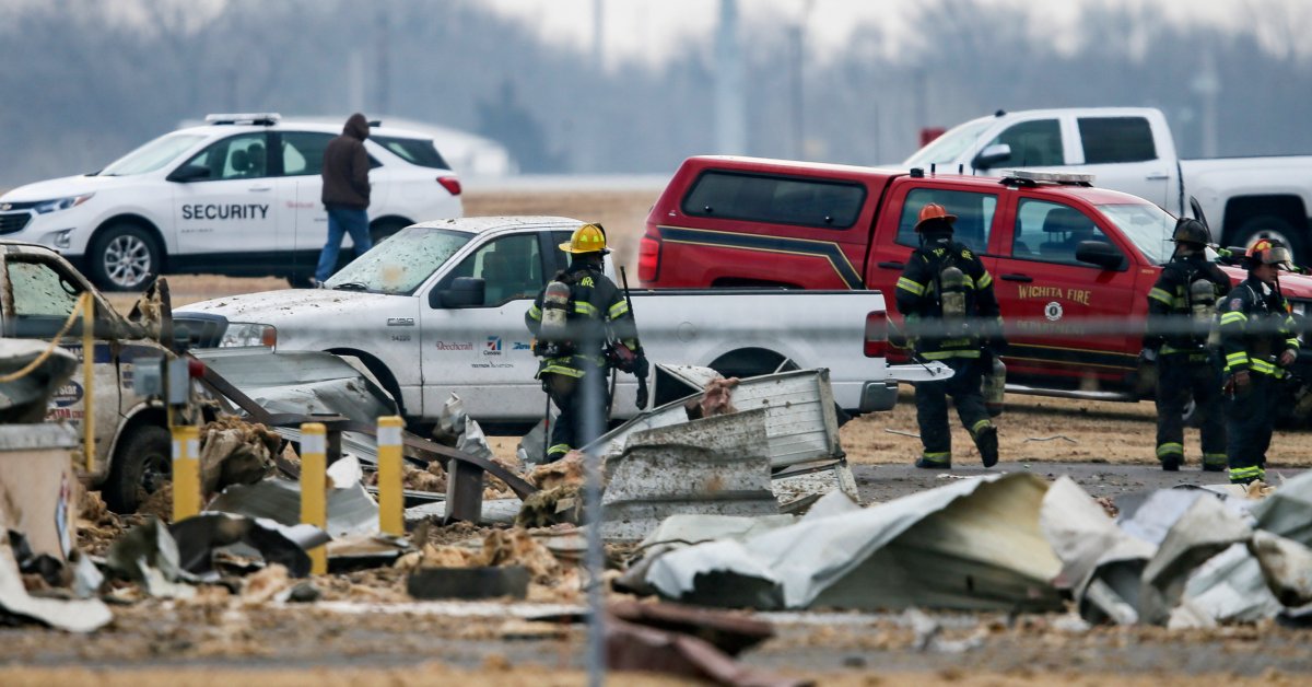 Более 12 раненых в результате взрыва на авиационном заводе Beechcraft в Канзасе thumbnail