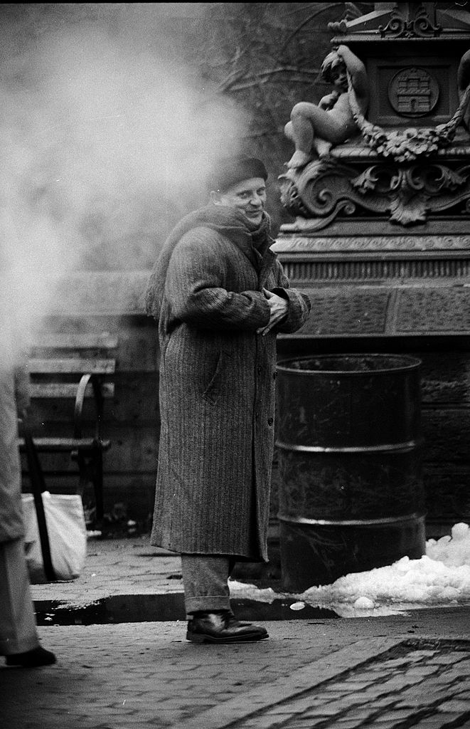 Joe Pesci filming <i>Home Alone</i> on November 1, 1990. (The LIFE Picture Collection &mdash;Time/Life Pictures)