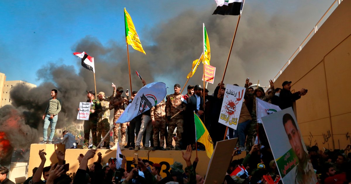 США отправляют войска для защиты посольства Ирака после протестов в Багдаде thumbnail