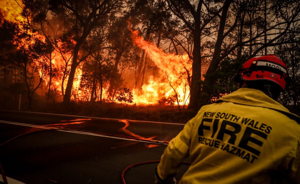 Премьер-министр Австралии защищает климатическую политику в условиях пожара thumbnail