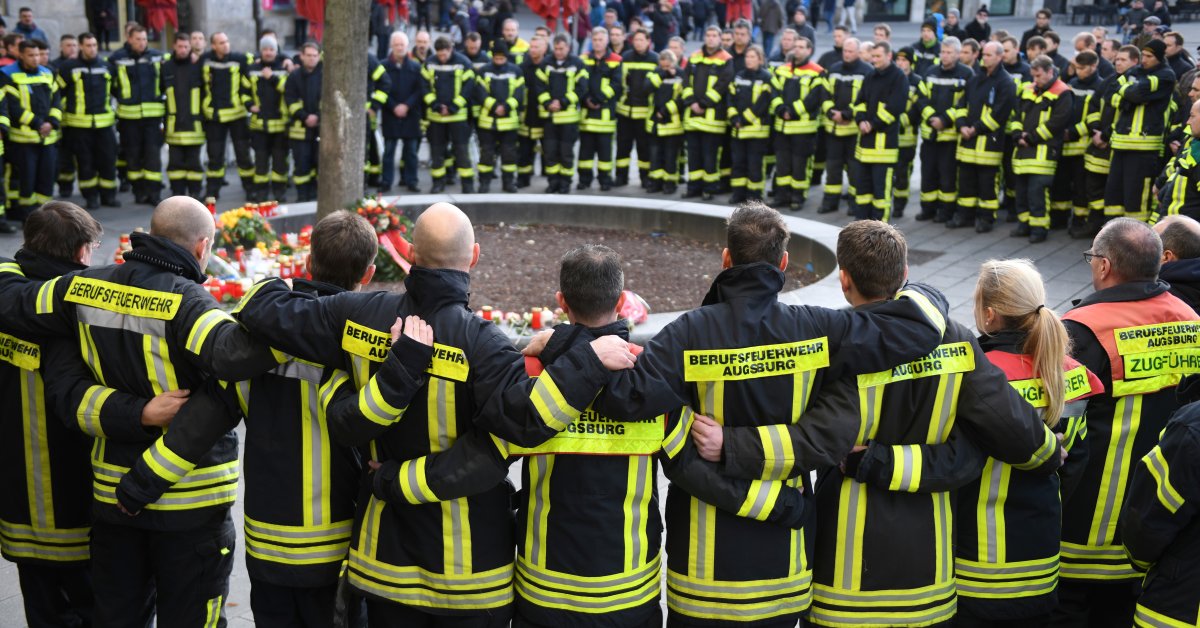 В Германии убиты 6 человек после того, как пожарный, не работающий на должностях, - власти thumbnail