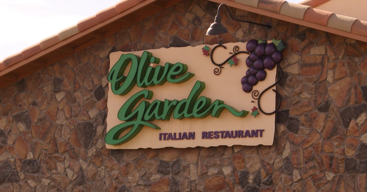 Viral Olive Garden Man Singing Happy Birthday Is Everything Time