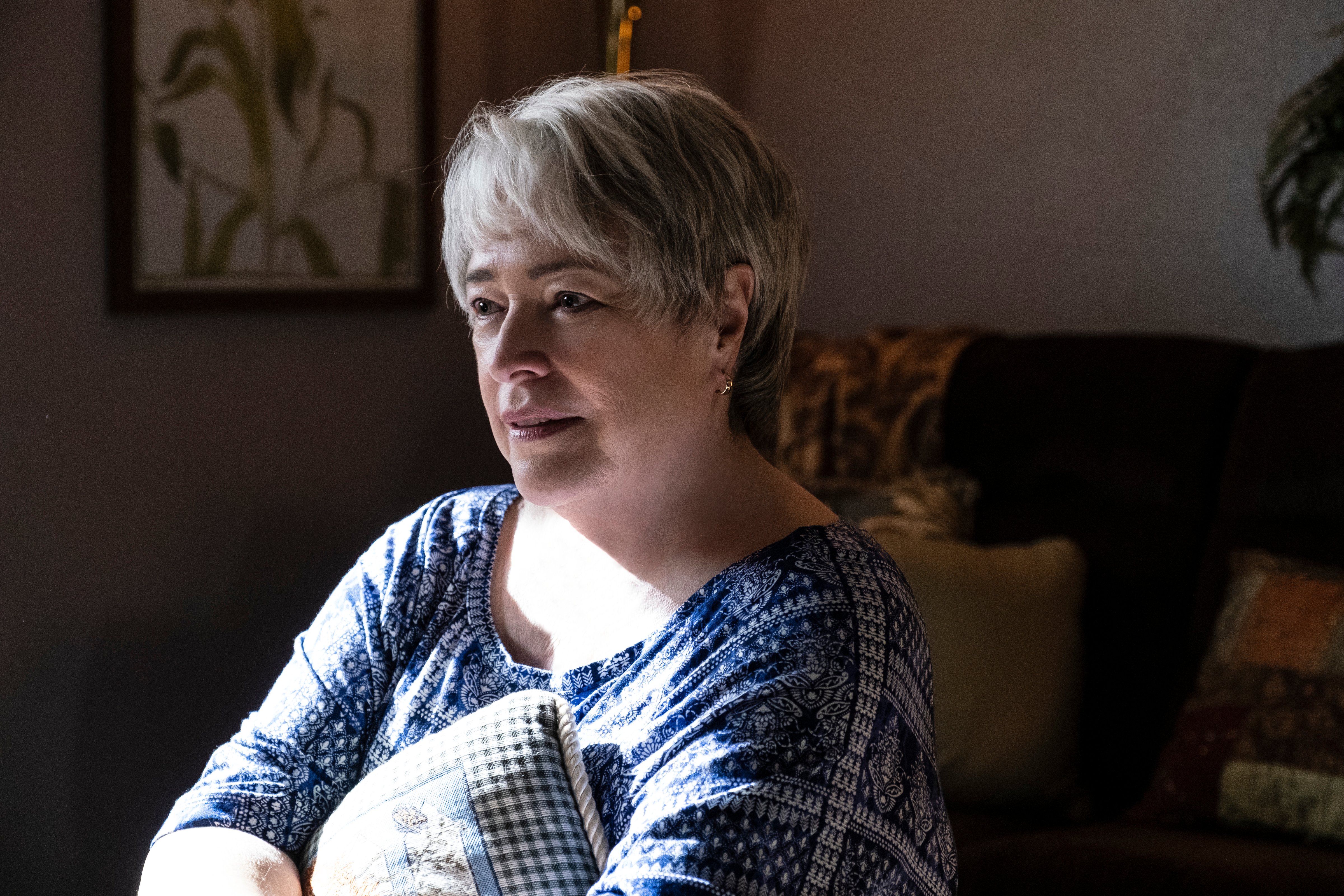 Kathy Bates as Bobi Jewell, Richard's mother (Claire Folger - 2019 Warner Bros. Entertainment Inc. All Rights Reserved.)