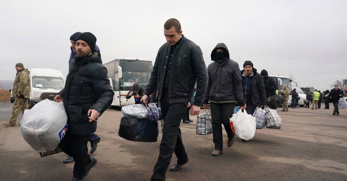Украина меняет заключенных с мятежниками, поддерживаемыми Россией, чтобы положить конец войне thumbnail