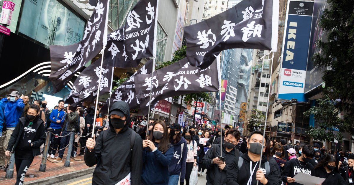 Когда лидер Гонконга обещает «смиренно слушать», протестующие возвращаются на улицы thumbnail