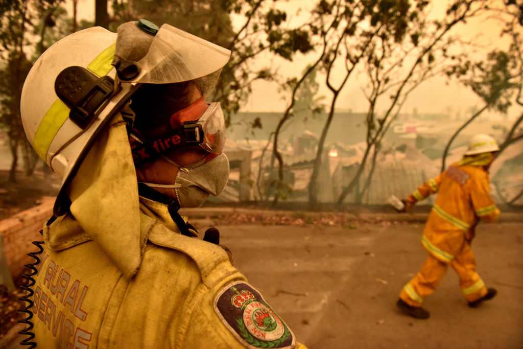 Fires Force Thousands Onto Beaches As Australia Crisis Worsens