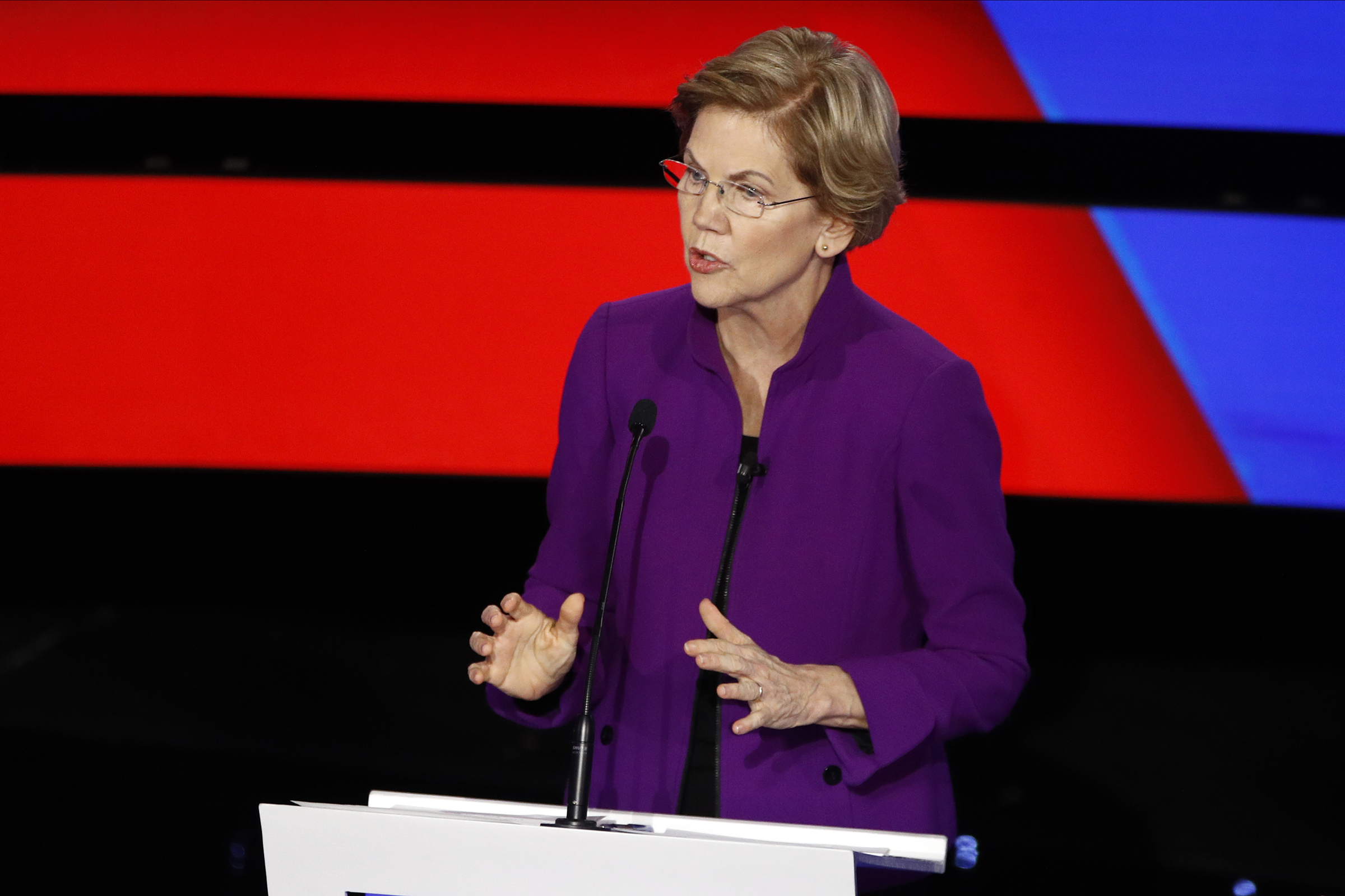 Democratic presidential candidate Sen. Elizabeth Warren, D-Mass., speaks during a Democratic presidential primary debate in Des Moines, Iowa on Jan. 14, 2020. (Patrick Semansky—AP)