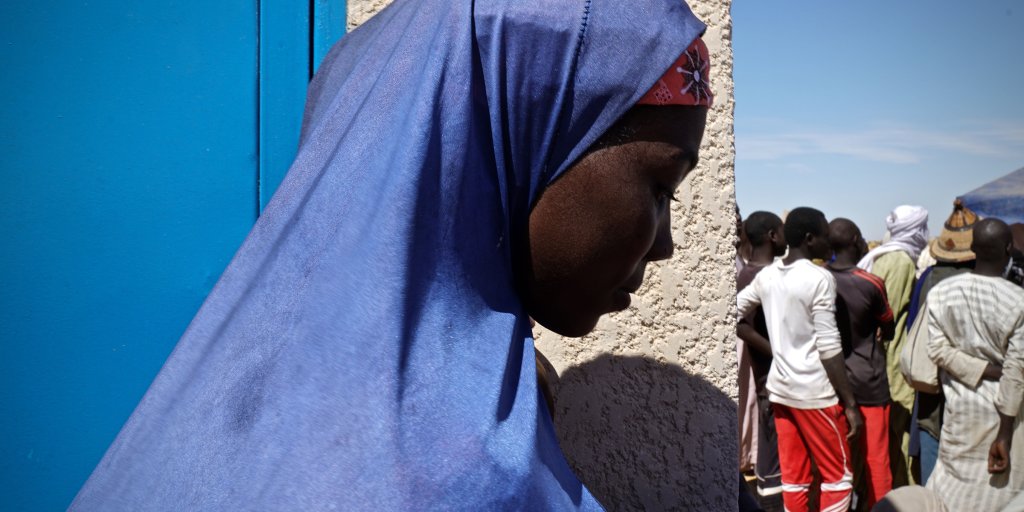 Niger Woman Search Cauta i adevaratul om