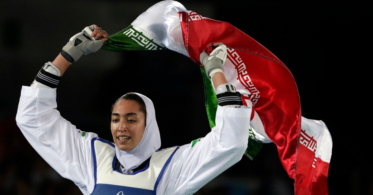 Единственная олимпийская медалистка Ирана Кимия Ализаде, дефекты из Исламской Республики thumbnail