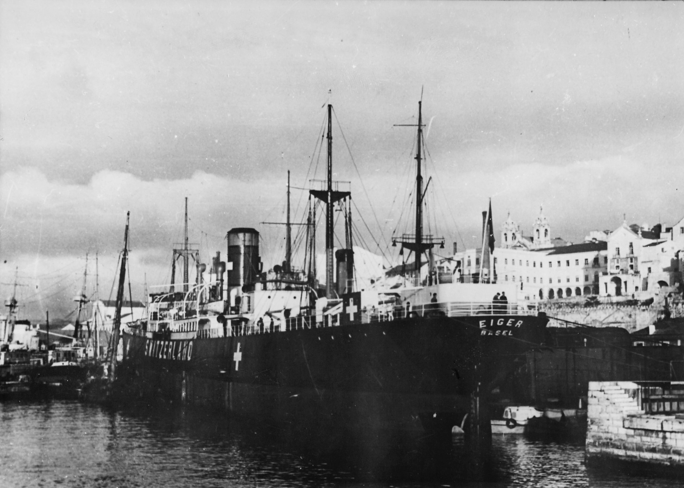 SS Eiger im Hafen von Lissabon um 1943