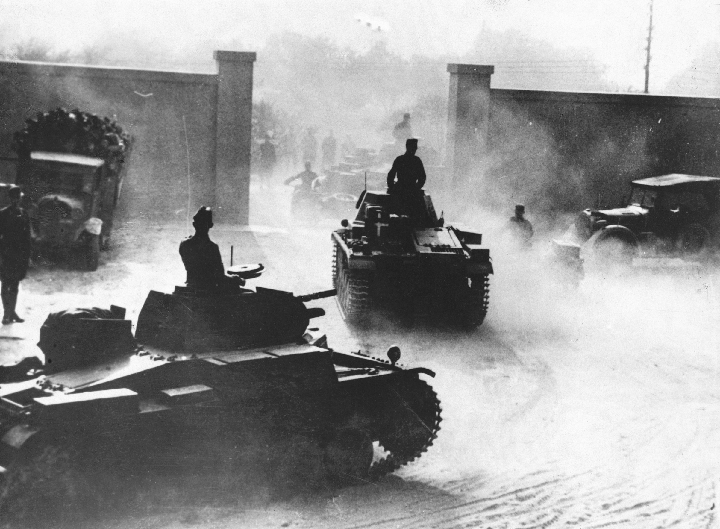 Nazi tanks in Libya in 1941 (Corbis via Getty Images)