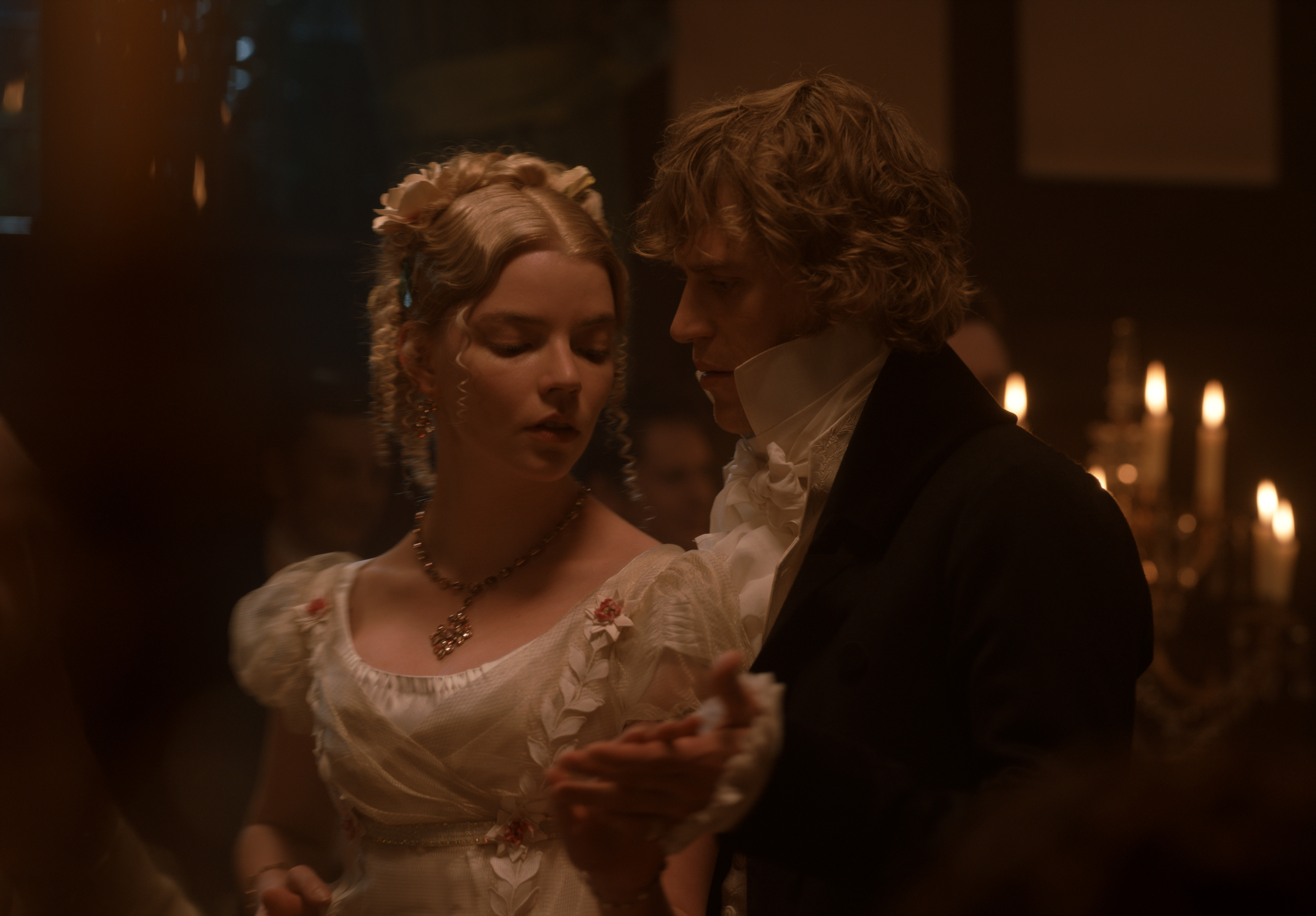 Anya Taylor-Joy (left) as "Emma Woodhouse" and Johnny Flynn (right) as "'George Knightley" in director Autumn de Wilde's EMMA, a Focus Features release. Credit : Focus Features (Courtesy of Box Hill Films—© 2019 Focus Features, LLC. All Rights Reserved)