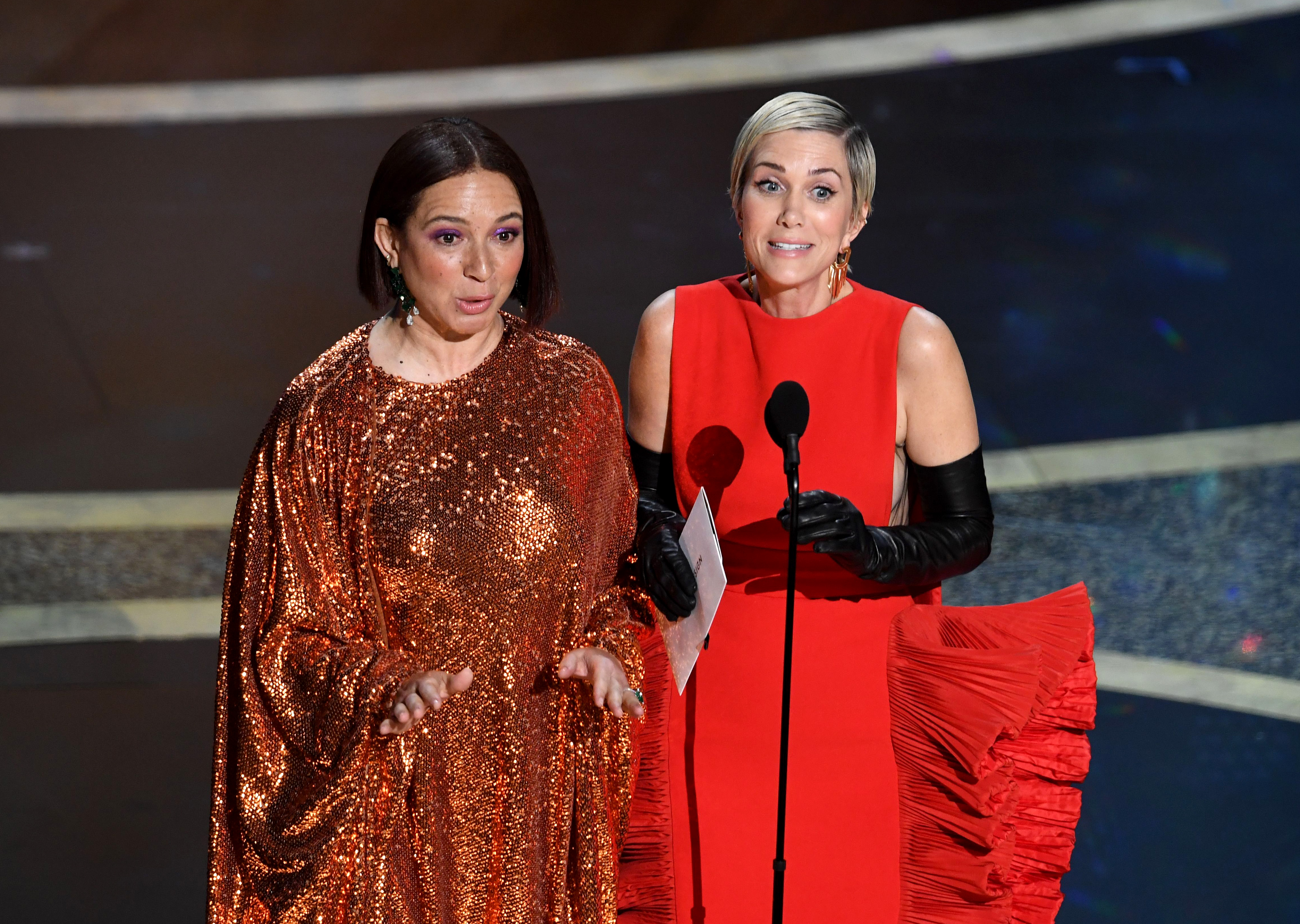 Maya Rudolph and Kristen Wiig at the 2020 Oscars. (Getty Images—2020 Getty Images)