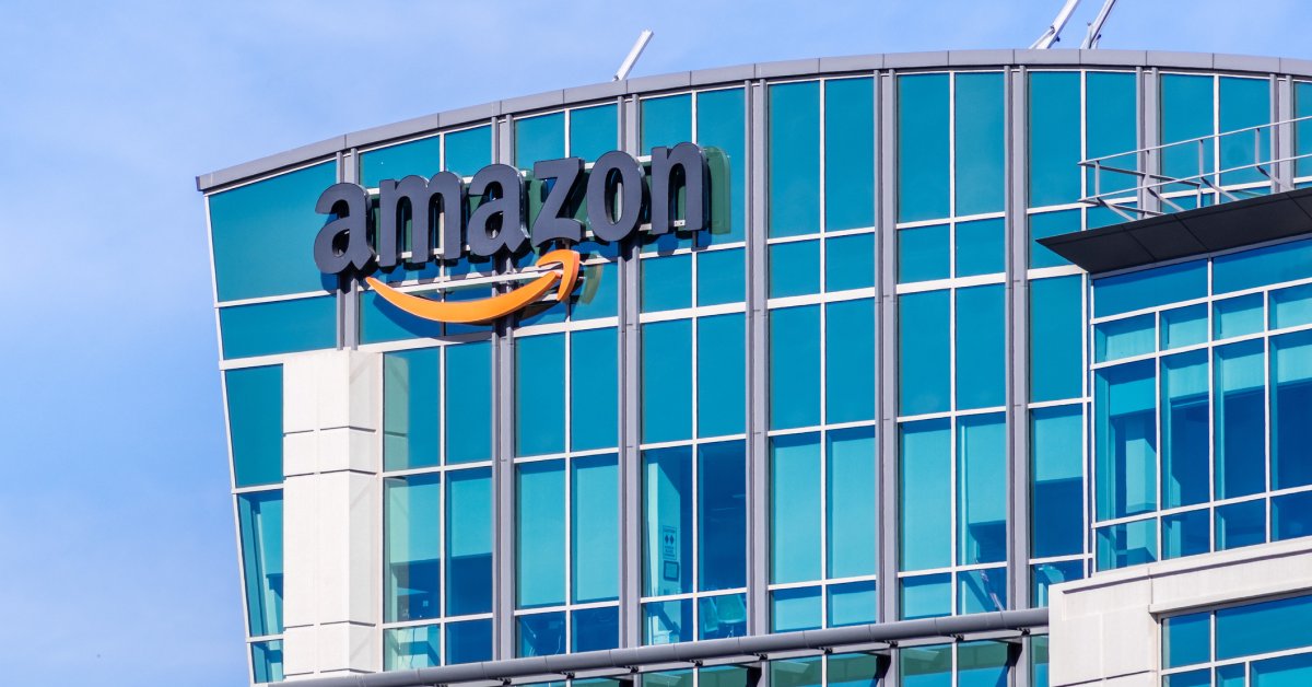 Amazon хочет свергнуть Трампа из-за потери военного контракта thumbnail