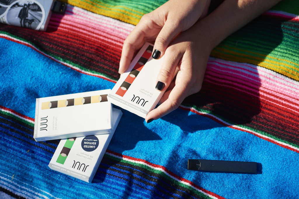 A Juul Labs Inc. e-cigarette and flavored pods in Brooklyn on July 8, 2018. (Gabby Jones/Bloomberg via Getty Images)