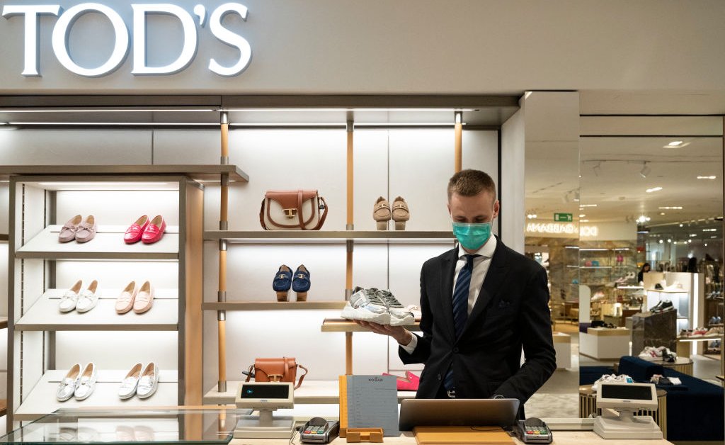 Как влияние коронавируса на индустрию моды выявляет недостатки в мировой экономике thumbnail
