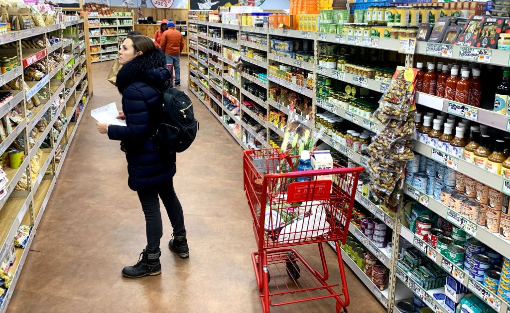 Как вы можете безопасно купить продуктовый магазин во время коронавируса? Вот что предлагают эксперты thumbnail