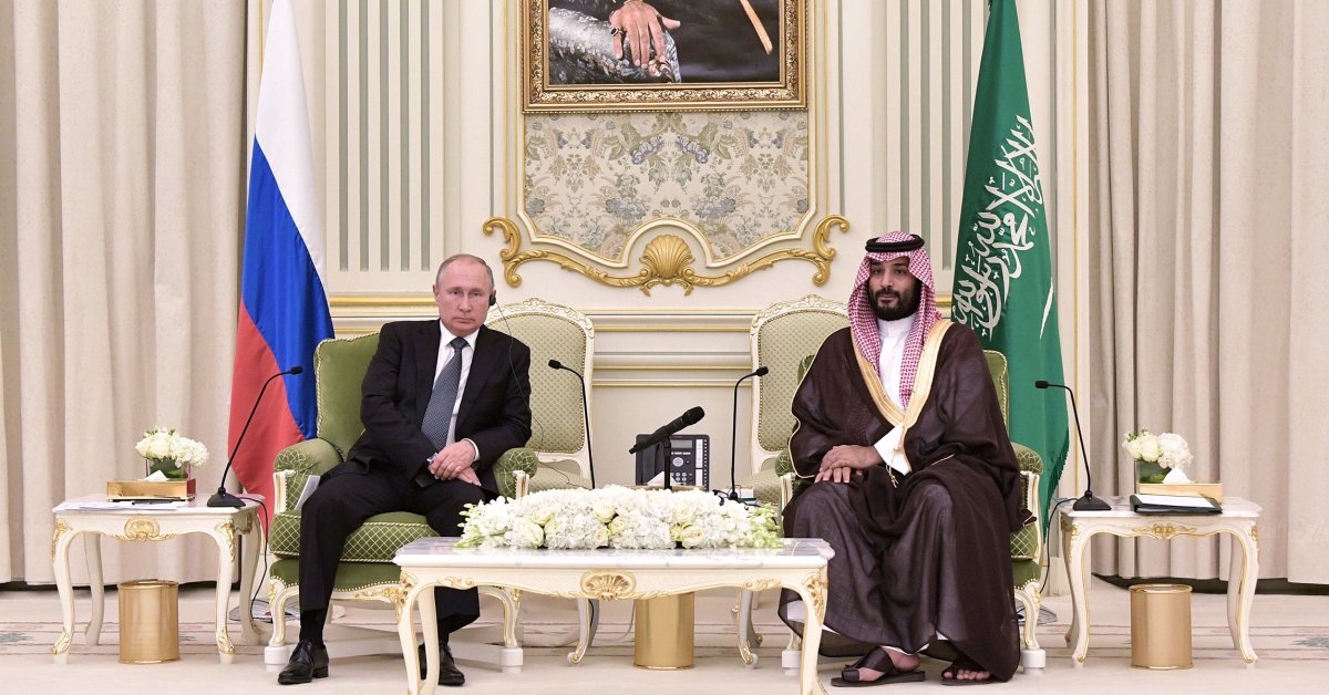 Why Russia and Saudi Arabia Are In a Battle Royal Over Oil Prices
