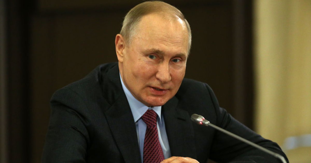 Президент России Владимир Путин утвердил закон, который может удержать его у власти до 2036 года thumbnail