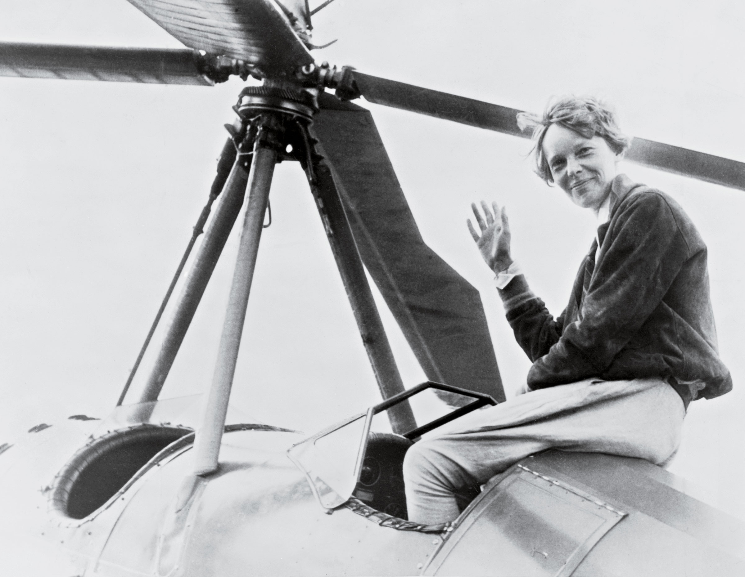 Amelia Earhart shortly after she became the first woman to complete a solo coast-to-coast flight, August 1932. (Everett)