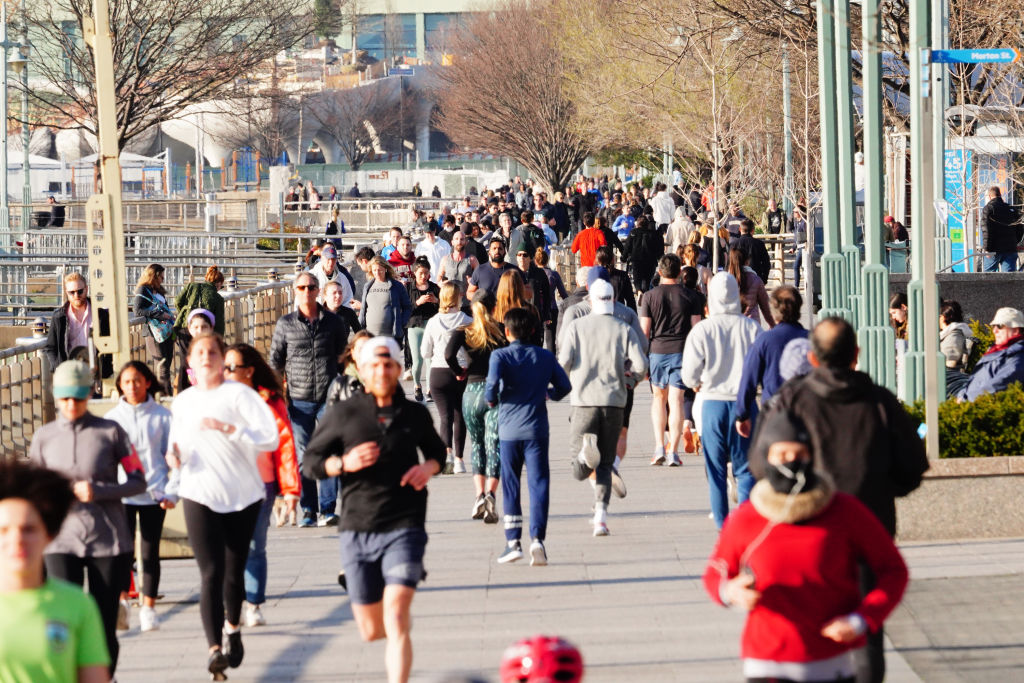 A crowd of people walking and exercising at Hudson River Park despite orders by the government to stay home and practice social distancing amid the COVID-19 outbreak on March 26, 2020 in New York City. (John Nacion/NurPhoto via Getty Images)