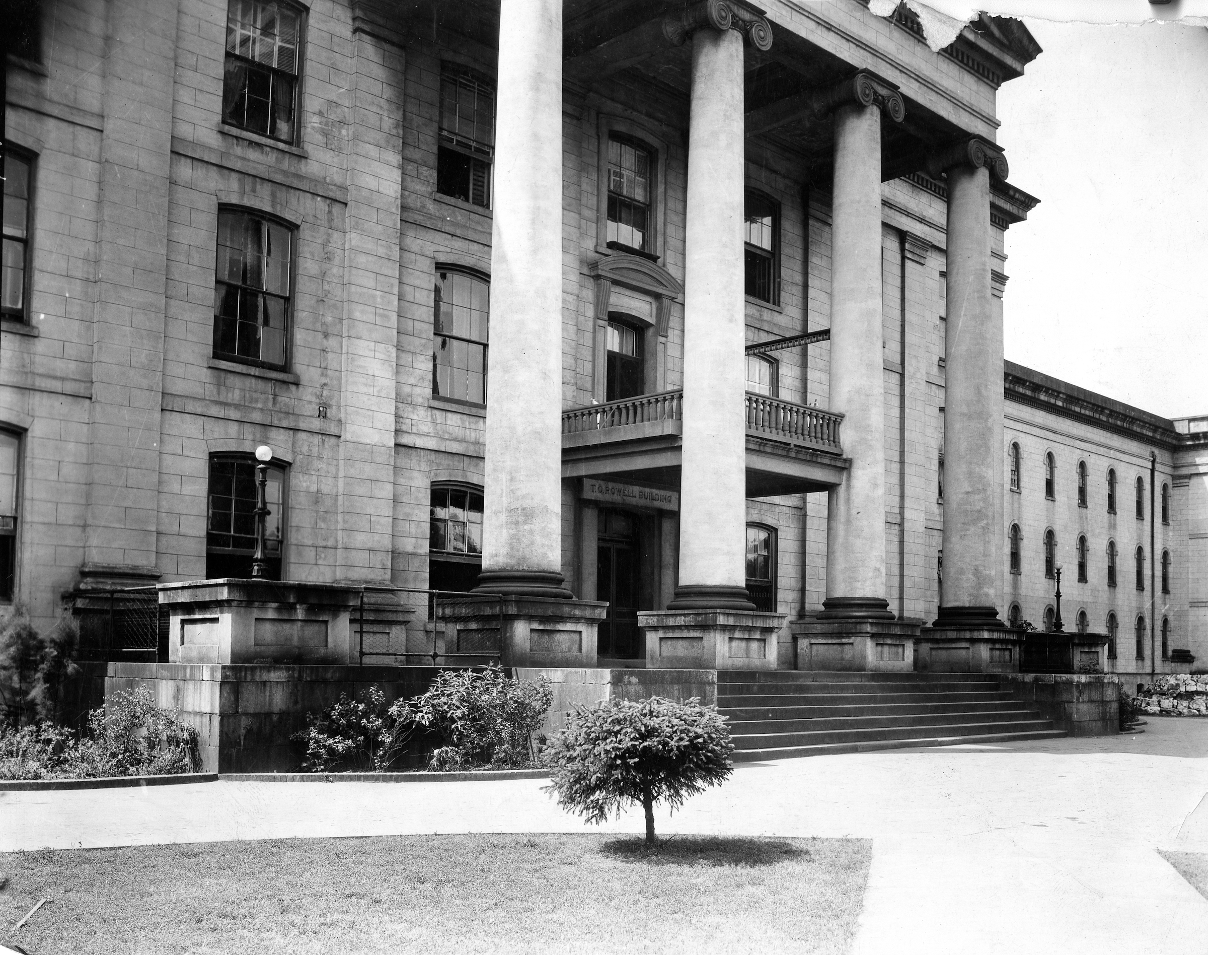 Administration building of Milledgeville State Hospital, Milledgeville, Ga. (Atlanta Journal-Constitution/Georgia State University/AP)