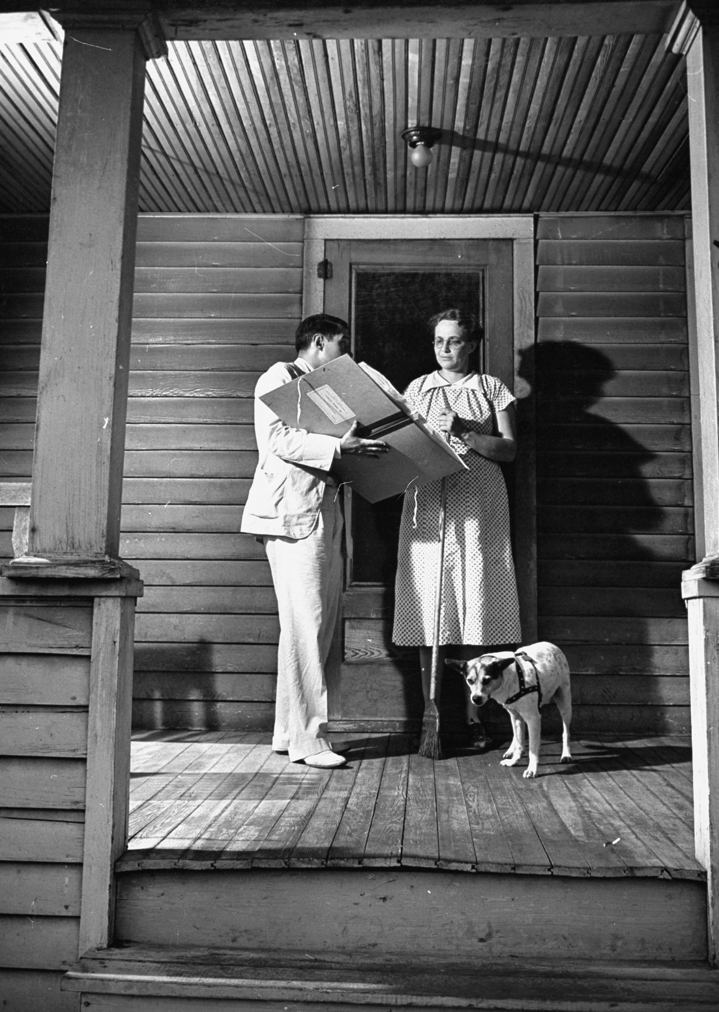Census taker talking with a housewife on porch of her home, c. 1940. (Hansel Mieth—The LIFE Picture Collection / Getty Images)