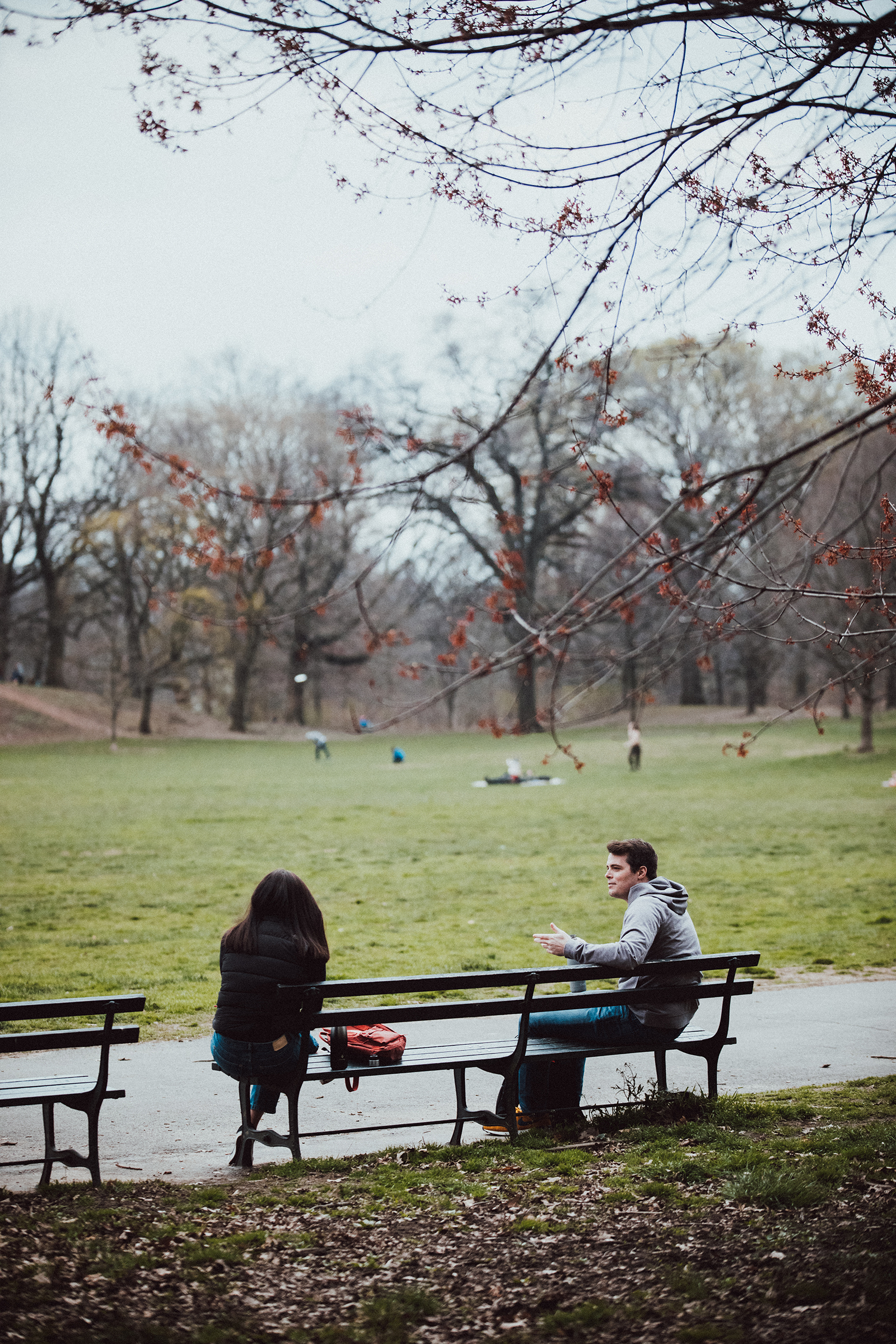 A couple having a conversation in Prospect Park, Brooklyn on April 5th, 2020. (Katia Repina)