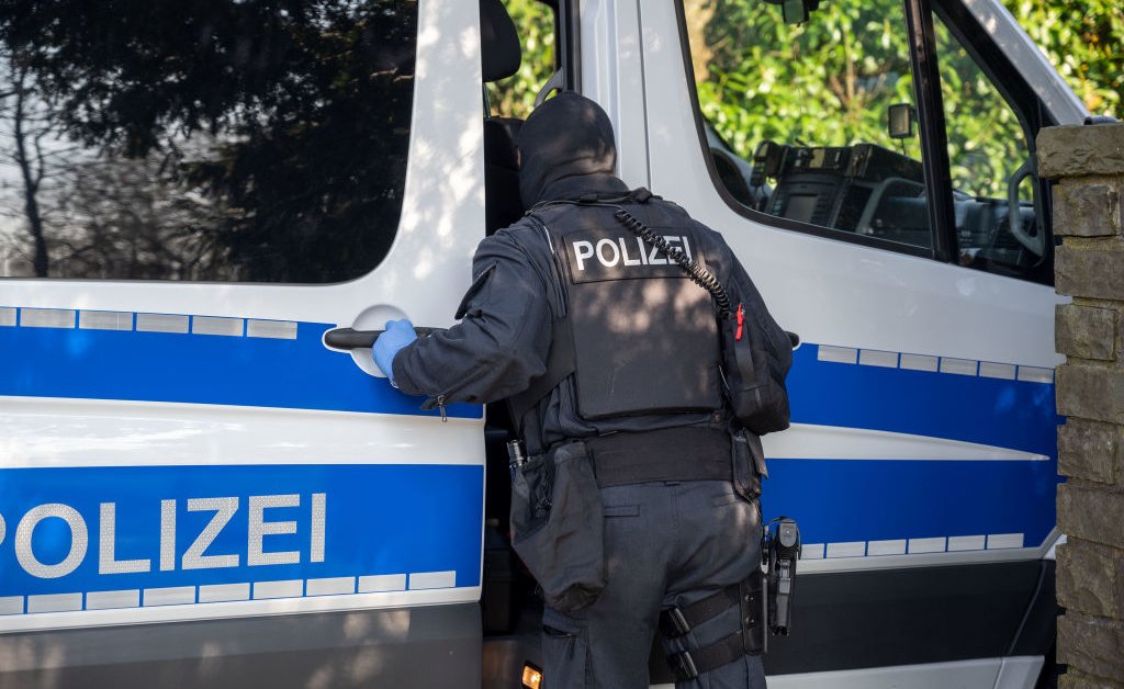 Германия арестовывает 4 члена ИБ, планирующих нападение на военные объекты США thumbnail