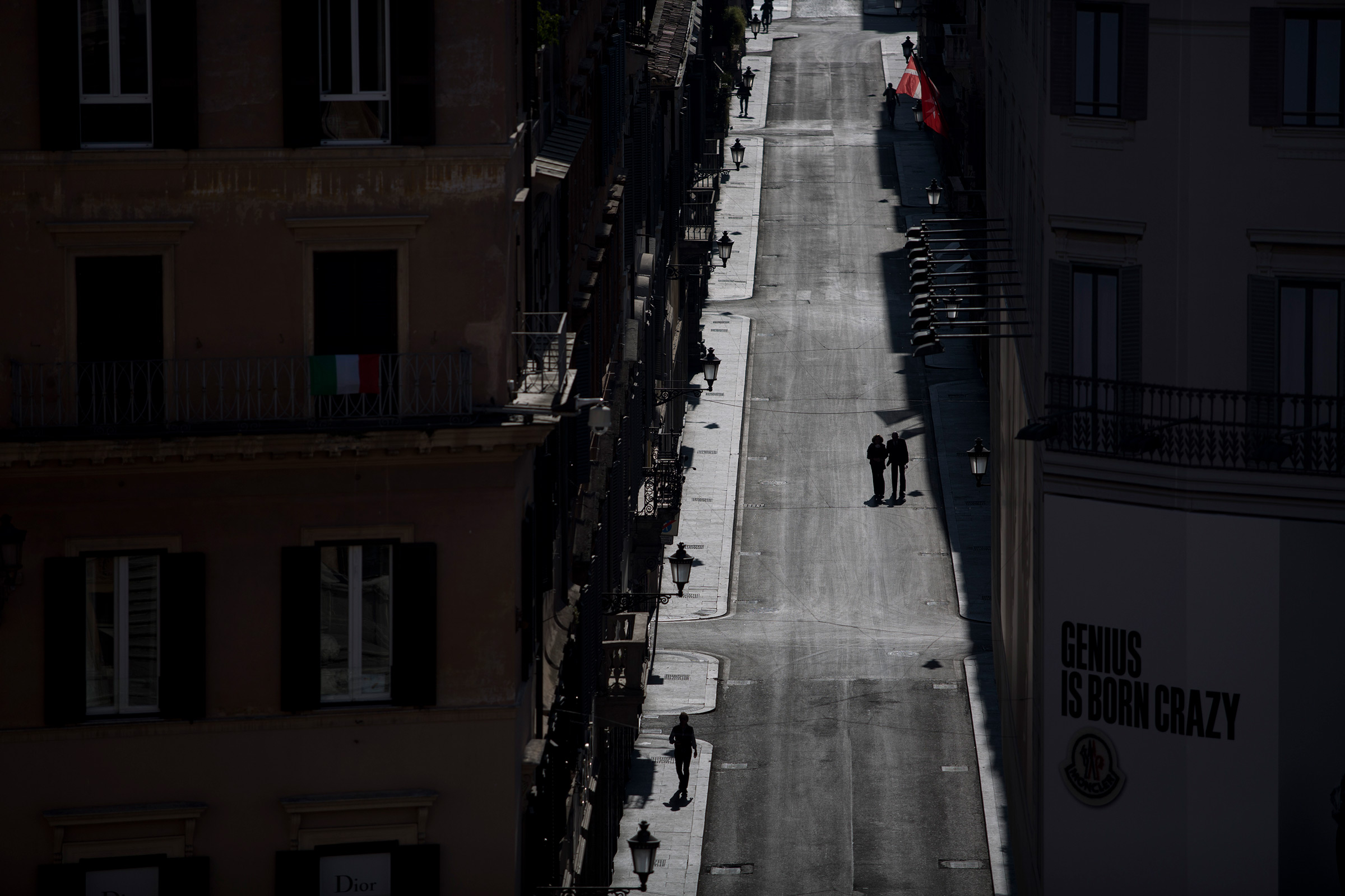 A couple walks in deserted via Condotti in central Rome on April 6, 2020. (Christian Minelli—NurPhoto/Getty Images)