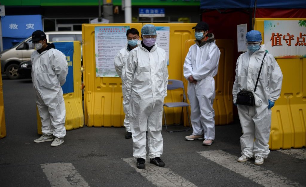 Китай увеличивает число погибших от коронавируса в Ухане на 1290 человек на фоне сохраняющегося недоверия к его числам thumbnail