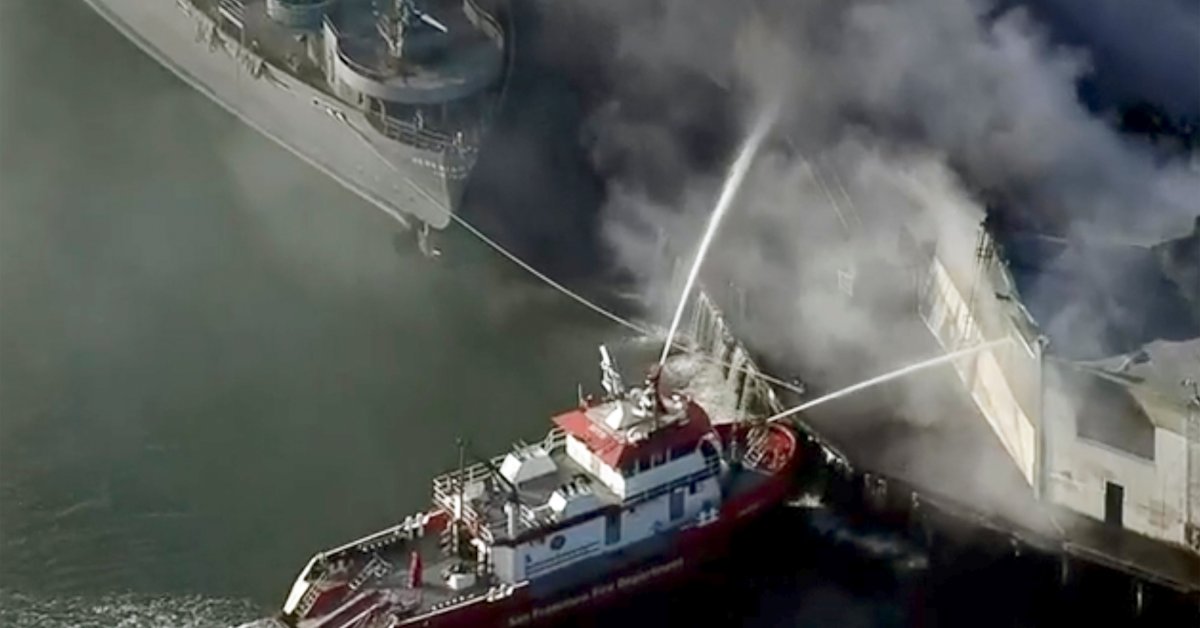 Пожарная битва Крупный склад Склад Пожар на знаменитой рыбацкой пристани Сан-Франциско thumbnail