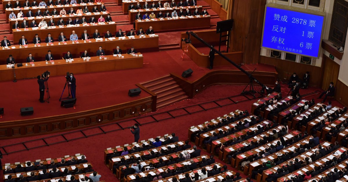 Китай одобрил законодательство о безопасности Гонконга, игнорируя Трампа thumbnail