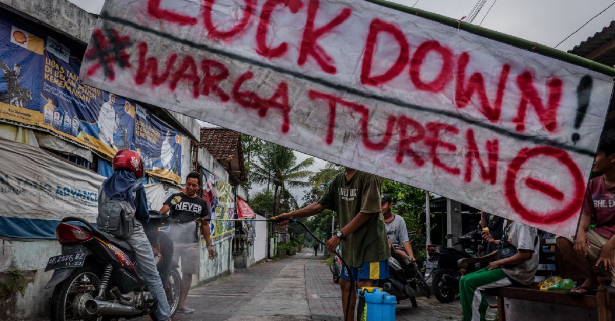 Индонезия откладывает региональные выборы из-за пандемии коронавируса thumbnail