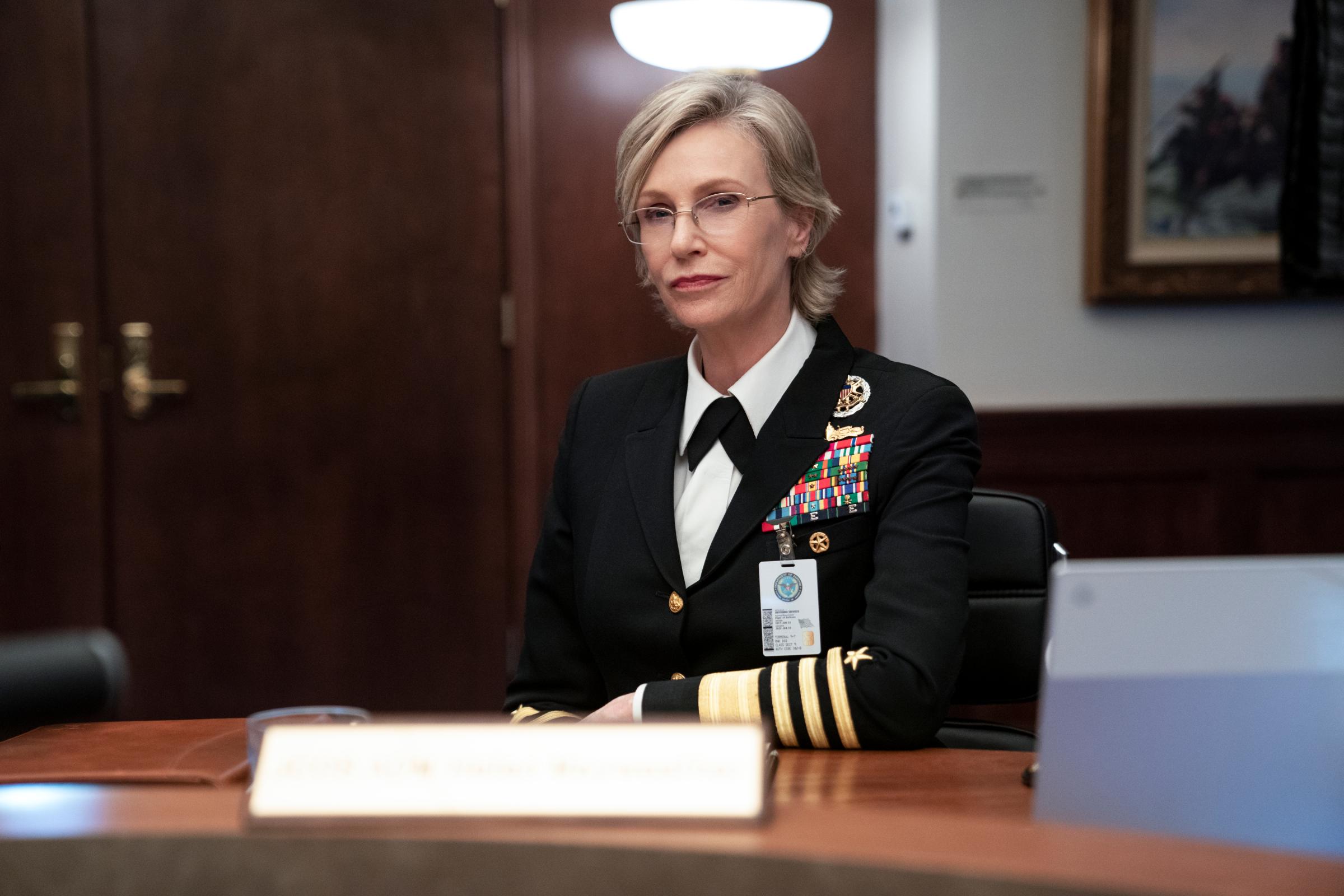 SPACE FORCE (L TO R) JANE LYNCH as NAVY CHIEF OF NAVAL OPS in episode 101 of SPACE FORCE Cr. AARON EPSTEIN/NETFLIX © 2020