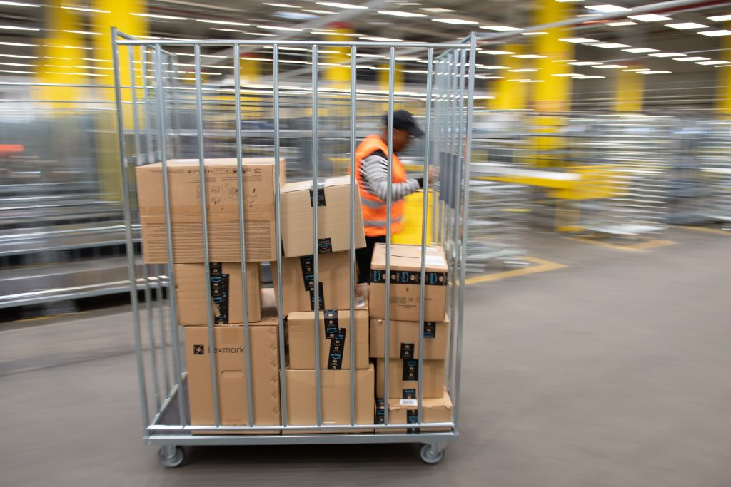 An Amazon sorting employee pulls a cart with parcels in a distribution centre in Saxony, Germany on Jan. 22, 2020. (Sebastian Kahnert—dpa/Getty Images)