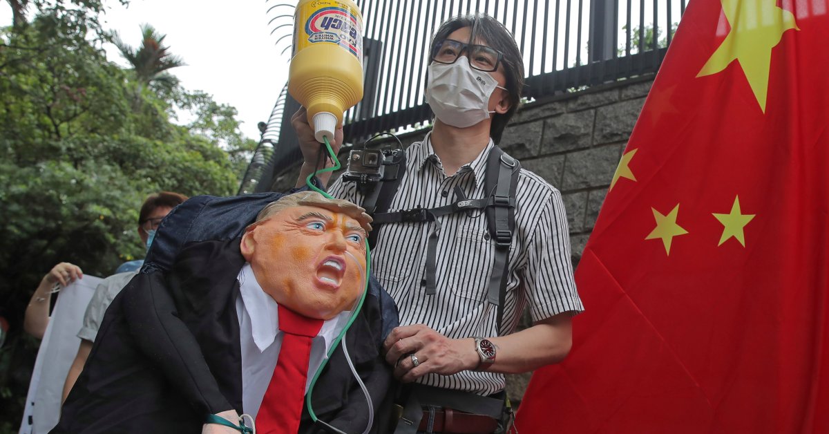 Коммунистическая партия Китая заявляет, что действия США в отношении Гонконга "обречены на провал" thumbnail
