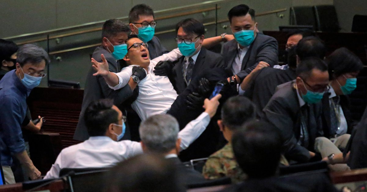 В Гонконге вновь вспыхнули столкновения в результате избрания председателя про-пекинского комитета thumbnail